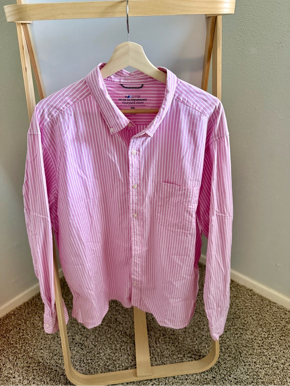 Vineyard Vines On-the-Go Performance button-down shirt in a pink & white stripe